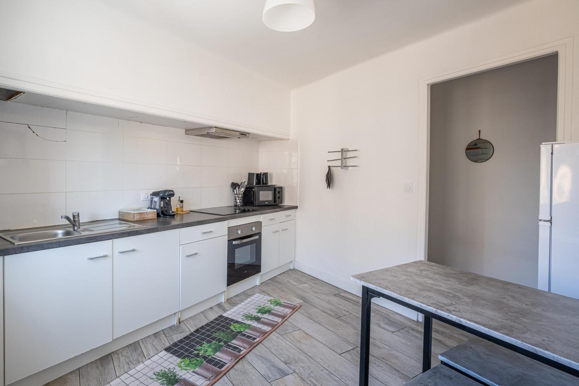 Appartement Spacieux Et Moderne, Centre Narbonne