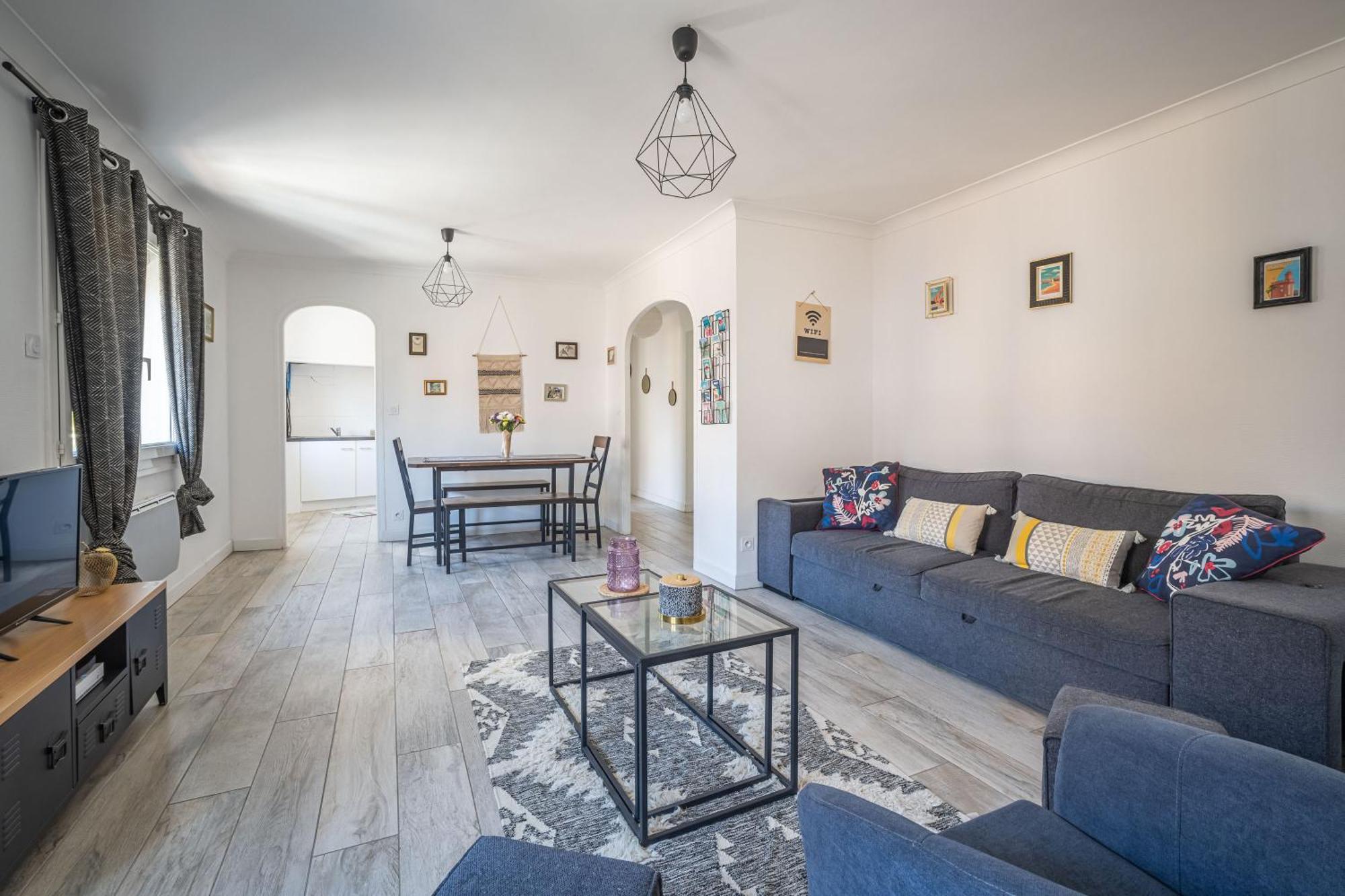 Apartment Le Spacieux Anatole, T3 Bis, Centre Narbonne